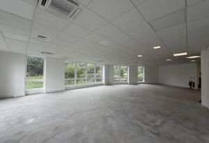 Location bureaux Guyancourt proche gare Saint-Quentin en Yvelines