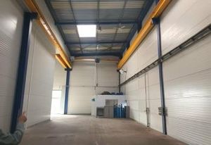 Location local d'activité 420 m² avec atelier et pont roulant