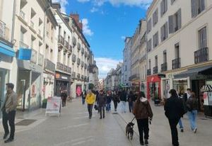 Location local commercial hypercentre Dijon - Rue commerçante