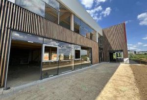 Local commercial à vendre - 1383 m²