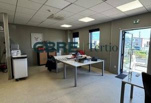 Vente local d'activité Luynes - Bureaux et atelier intégré