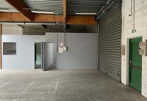 Local d'activité à vendre Meyzieu - Petit bâtiment avec bureaux