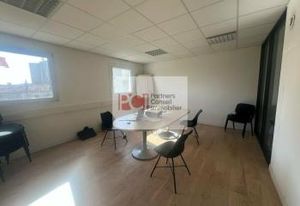 Vente bureau Nîmes centre - Proche gare et bus Jean Jaurès