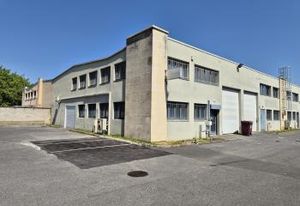 Location locaux d'activité Émerainville - Proche autoroute