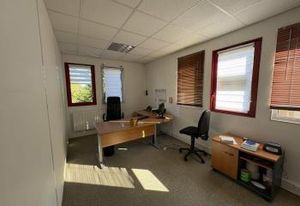 Location bureaux 250 m² Dijon - Proche rocade et tramway T1