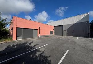 Location local activité Ormes - Showroom et entrepôt