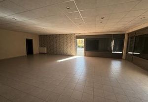 Location local activité Ormes - Showroom et entrepôt