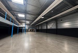 Location local activité Ormes - Showroom et entrepôt