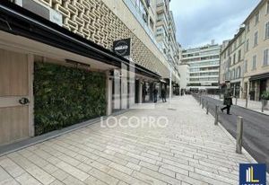 Location local commercial Cannes centre rue Victor Cousin