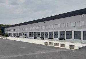 Location local d'activité 8018 m² Lisses - 22 portes à quais
