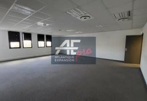Location bureaux Trignac - Proche ligne de bus et échangeur Route Bleue