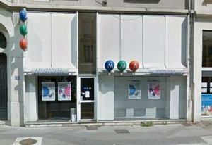 Location local commercial - 212 m²