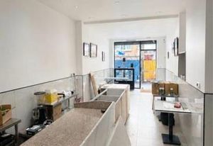 Location boutique Paris 18e près Guy Moquet