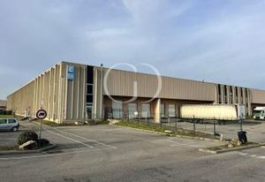 Location entrepôt Corbas - Proche A43/A7 et rocade Est
