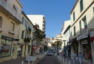 Cession droit au bail local Biarritz rue semi-piétonne