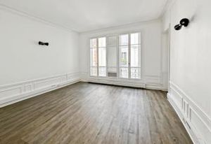 Bureaux à louer Paris 9 - Métro Trinité d'Estienne d'Orves