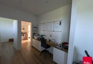 Location local d'activité Pacé - Accès gros porteur et bureaux R+1