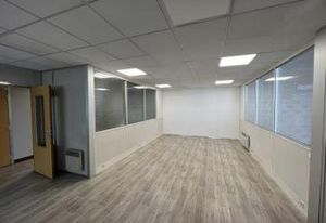 Local d'activité à louer Quincy-Voisins - Mixte stockage et bureaux