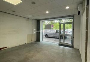 Location boutique hyper centre Saint-Sulpice-la-Pointe