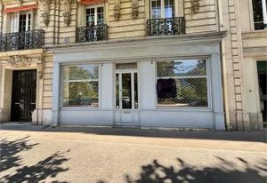 Location boutique Paris 12e - Immeuble haussmannien