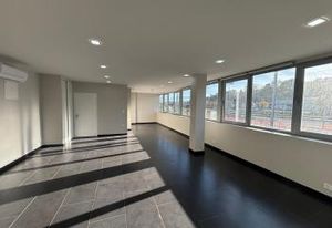 Location bureau Biarritz - Lumineux et bien équipé