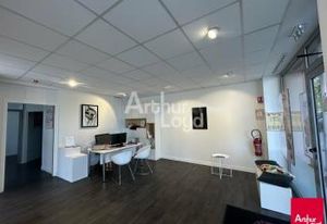 Location local commercial Rennes centre-ville - Angle de rue