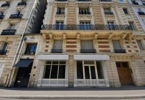 Location boutique rénovée Rue Madame Paris 6e - Métro Rennes