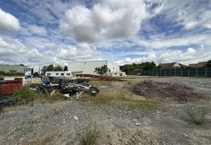 Terrain avec batiment à vendre Claye-Souilly - accès A104