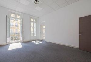 Location bureaux Marseille 1 - Rue de la République proche métro et tramway