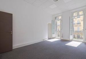 Location bureaux Marseille 1 - Rue de la République proche métro et tramway