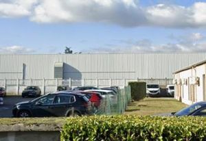 Location local d'activité Vénissieux - Proche périphérique Laurent Bonnevay