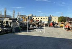 Local professionnel à louer Morangis - BTP et parkings extérieurs