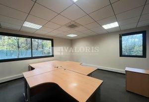 Location bureaux Ecully - Parc sécurisé, proche A6 et bus TCL