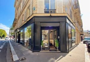 Location boutique d'angle Paris 8 près M° Saint-Augustin