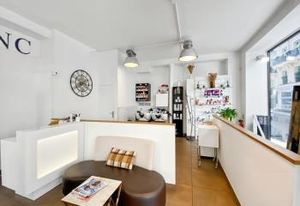 Location boutique d'angle Paris 8 près M° Saint-Augustin