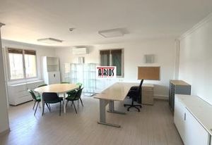 Vente entrepôt + bureaux/habitation La Crau - Zone Gavarry