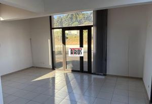 Location local commercial Ollioules - Rue commercante