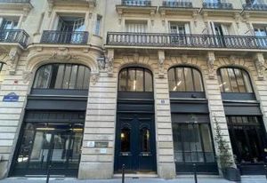 Location bureaux Paris 9 - Rue Ambroise Thomas, immeuble d'angle