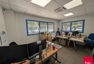 Location local d'activité Le Rheu - Bureaux et exploitation 1110 m²