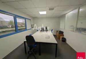 Location local d'activité Le Rheu - Bureaux et exploitation 1110 m²