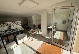 Vente bureau Brignais - Ensemble immobilier avec local et appartement