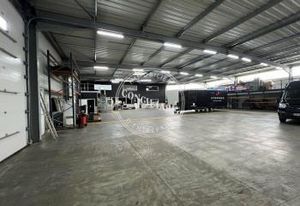 Location entrepôt Montrabé - Proche A68 - Bureaux inclus