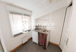 Vente bureau Saint-Lyphard - Ascenseur et accès PMR