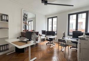 Location bureaux Paris 10 - 1er étage calme sur cour