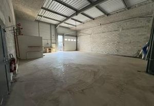 Locaux d'activité à louer Grasse - Bonne hauteur sous plafond