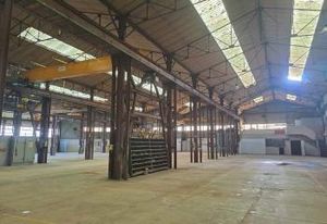 Location entrepôt industriel Génelard - Parc sécurisé et moyens de levage