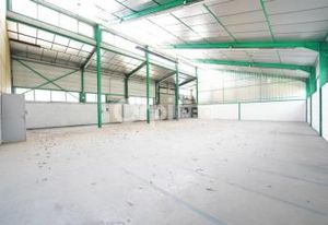 Local d'activité à vendre Mornant - Portail automatique et accès sécurisé