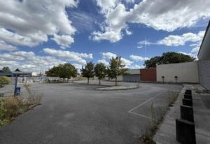 Location local logistique Saint-Mard - Grand parking