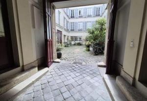 Vente bureaux Paris 9 - Rue Chaptal et cour intérieure