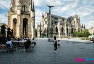 Location local commercial Saint-Michel Bordeaux face Basilique
